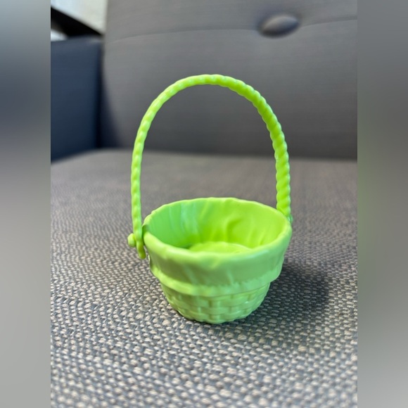 Barbie Green Flower Basket Play Accessory - Picture 1 of 3